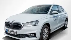 Moonweiss metallic Gebraucht 2024 Skoda Fabia Selection Limousine | 17.860 € (Fairer Preis)