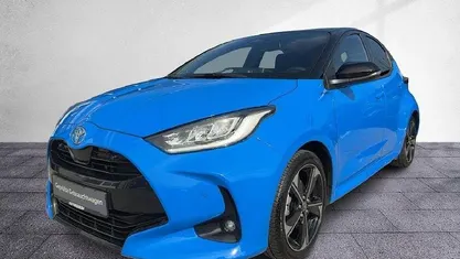 Gebraucht Toyota Yaris Hybrid Edition 131 PS (96 kW) 2023 Neptune blue, dach schwarz Limousine