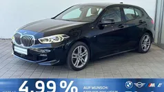 Black sapphire metallic (metallic) Gebraucht 2022 BMW 118 M Sport Kleinwagen | 25.220 € (Fairer Preis)