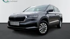 Grau Neu 2025 Skoda Karoq Selection SUV | 34.490 € (Fairer Preis)