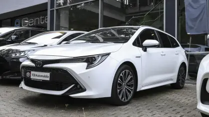 Gebraucht Toyota Corolla Team 122 PS (89 kW) 2021 Schneeweiß Kombi