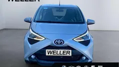 Merlansilber mica metallic Gebraucht 2021 Toyota Aygo Play Kleinwagen | 11.990 € (Fairer Preis)