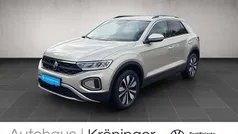 Ivory silver metallic Gebraucht 2024 VW T-Roc Move SUV | 29.970 € (Fairer Preis)