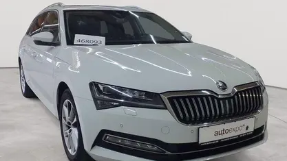 Gebraucht Skoda Superb Style 150 PS (110 kW) 2022 Moonweiß perleffekt Kombi