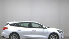 Weiß Gebraucht 2020 Ford Focus Cool & Connect Limousine | 7.990 €