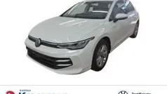 Weiß Gebraucht 2024 VW Golf VIII Life Limousine | 28.780 € (Fairer Preis)