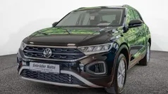 Schwarz / deep black Gebraucht 2024 VW T-Roc Life SUV | 25.950 € (Fairer Preis)