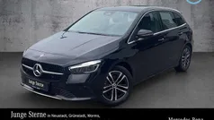 Nachtschwarz Gebraucht 2023 Mercedes B180 Progressive Van / Kleinbus | 31.330 € (Fairer Preis)