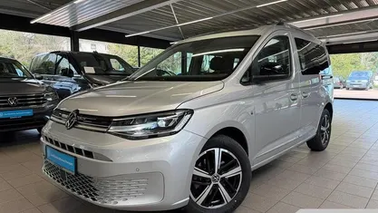 Gebraucht VW Caddy Style 122 PS (89 kW) 2023 Silber Van / Kleinbus