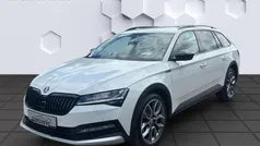 Weiss Gebraucht 2024 Skoda Superb Kombi | 41.966 €