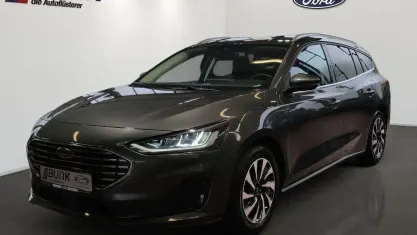 Gebraucht Ford Focus Titanium 125 PS (91 kW) 2025 Grau Kombi