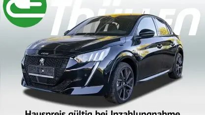 Usata Peugeot e-208 GT 100 kW (136 CV) 2023 Nero Utilitaria