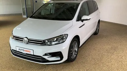 Weiß Gebraucht 2017 VW Touran Highline Van / Kleinbus | 20.340 € (Fairer Preis)
