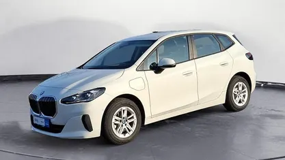 Weiß Gebraucht 2023 BMW 225 Active Tourer Van / Kleinbus | 30.860 € (Superpreis)