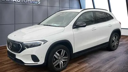 Weiß Gebraucht 2023 Mercedes EQA300 Advanced SUV | 28.860 € (Superpreis)