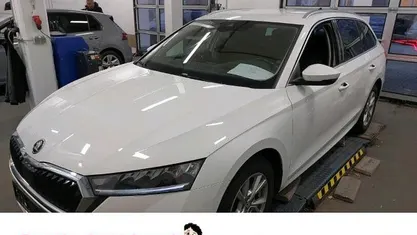 Gebraucht Skoda Octavia Style 116 PS (85 kW) 2023 Candyweiss Kombi