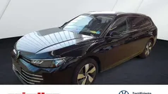Grenadillschwarz metallic Gebraucht 2025 VW Passat IQ Drive Kombi | 37.980 € (Superpreis)