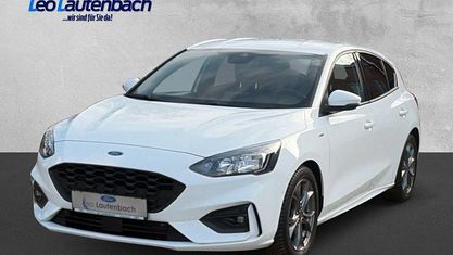 Używany Ford Focus ST-Line 125 KM (91 kW) 2022 Biały Sedan/Limuzyna