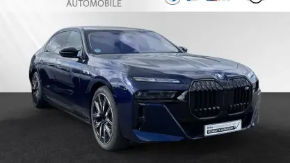 Gebraucht BMW M760e M Sport 571 PS (419 kW) 2025 Bmw individual tansanitblau metallic Limousine