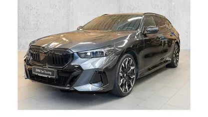 Gebraucht 2025 BMW 550e M Sport Kombi | 93.990 € (Fairer Preis)