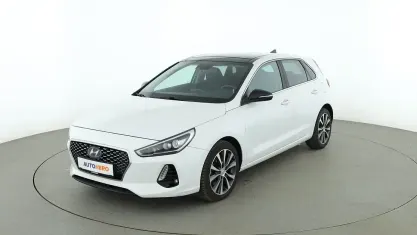 Gebraucht Hyundai i30 Intro Edition 110 PS (80 kW) 2017 Weiß Limousine