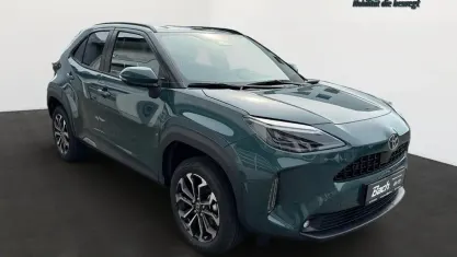 Neu Toyota Yaris Cross 131 PS (96 kW) 2026 Everest green SUV