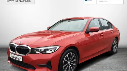 Rot Gebraucht 2022 BMW 320 Advantage Limousine | 28.890 € (Guter Preis)