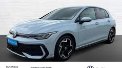Blau Gebraucht 2024 VW Golf VIII R-line Limousine | 29.819 € (Fairer Preis)