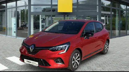 Gebraucht Renault Clio Evolution 67 PS (49 kW) 2023 Metalliclackierung dezirrot (rot) Kleinwagen