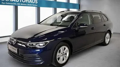 Blau Gebraucht 2024 VW Golf VIII Life Kombi | 23.690 € (Guter Preis)