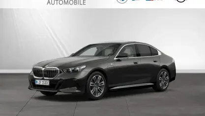 Gebraucht BMW 550e M Sport 489 PS (359 kW) 2025 Sophistograu brillanteffekt metallic Limousine