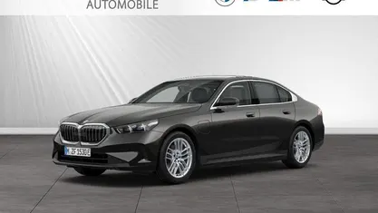 Sophistograu brillanteffekt metallic Gebraucht 2024 BMW 530e Limousine | 54.967 € (Superpreis)