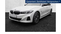 Weiß Gebraucht 2022 BMW 320e Sport Line Kombi | 29.430 € (Fairer Preis)
