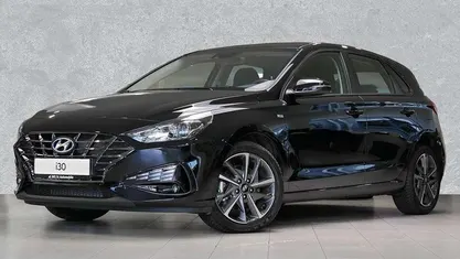 Gebraucht Hyundai i30 Trend 120 PS (88 kW) 2022 Phantom black / mic Limousine