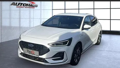 Weiß Gebraucht 2022 Ford Focus ST-Line Limousine | 18.490 € (Fairer Preis)