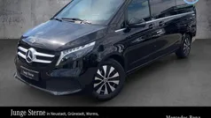 Obsidianschwarz Gebraucht 2023 Mercedes V300 Van / Kleinbus | 61.990 € (Fairer Preis)