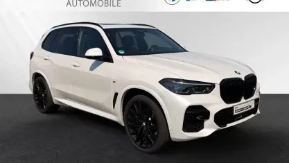 Gebraucht BMW X5 M Sport 298 PS (219 kW) 2023 Mineralweiß metallic SUV