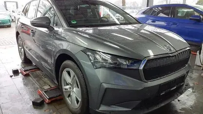 Gebraucht Skoda Enyaq iV Loft 108 kW (148 PS) 2023 Graphitegrau metallic SUV