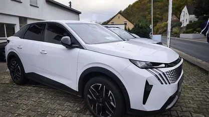 Okenitweiß Gebraucht 2024 Peugeot 3008 Allure SUV | 33.980 € (Fairer Preis)