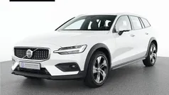 Weiß Gebraucht 2023 Volvo V60 CC Plus Kombi | 42.990 € (Fairer Preis)