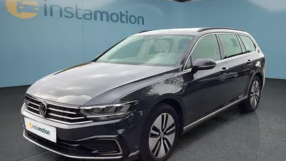 Grau Gebraucht 2020 VW Passat Kombi | 21.299 € (Guter Preis)