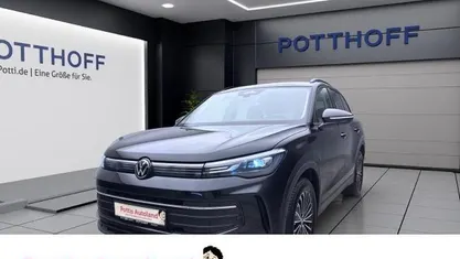 Schwarz Gebraucht 2024 VW Tiguan Life SUV | 31.997 € (Fairer Preis)