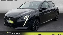 Lackierung schwarz perla nera/ Gebraucht 2023 Peugeot e-208 GT Kleinwagen | 21.790 € (Fairer Preis)