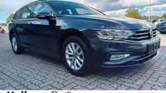 Grau Gebraucht 2023 VW Passat Business Kombi | 28.370 € (Fairer Preis)