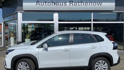 Cool white pearl metallic Neu 2025 Suzuki SX4 S-Cross SUV | 23.000 € (Superpreis)