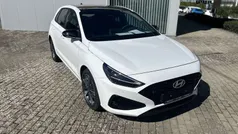 Weiß Gebraucht 2024 Hyundai i30 Advantage Limousine | 26.890 € (Fairer Preis)