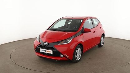 Używany Toyota Aygo X-play 69 KM (50 kW) 2015 Czerwony Hatchback