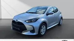 Silver metallic Gebraucht 2022 Toyota Yaris Hybrid Comfort Kleinwagen | 19.990 € (Fairer Preis)