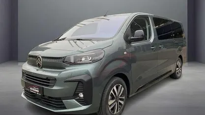 All terraingrün (grün) Gebraucht 2025 Citroën Spacetourer Van / Kleinbus | 39.850 € (Fairer Preis)