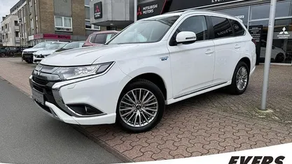 Gebraucht Mitsubishi Outlander Basis 135 PS (99 kW) 2021 Andenweiß SUV